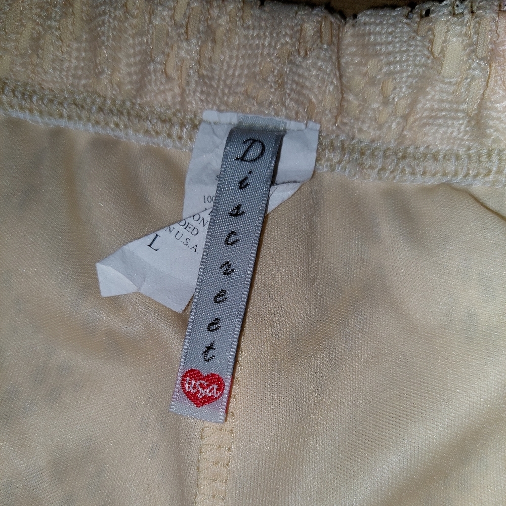 (L) Discreet Pants - Picture 3 of 4